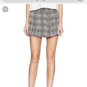L’Agence pleated black and white boxed shorts Sz 0